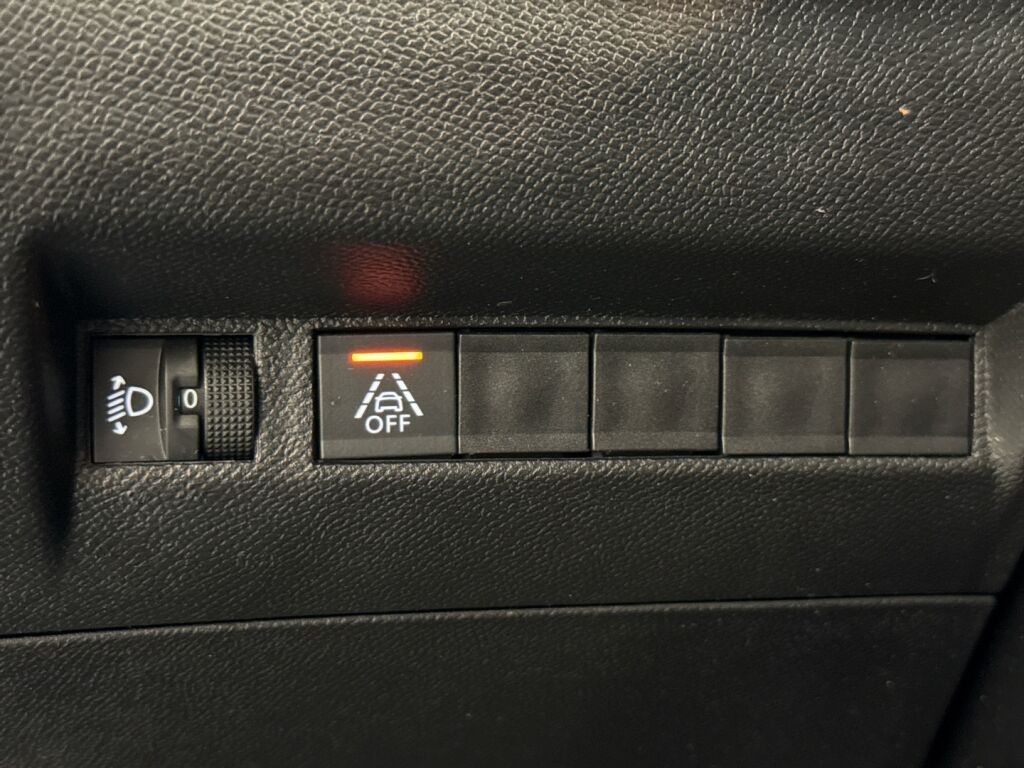 Peugeot 208 2023 Valkoinen