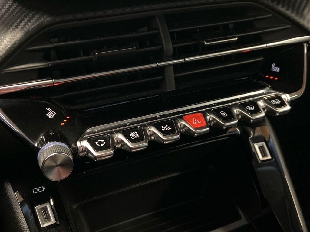 Peugeot 2008 2022 Oranssi