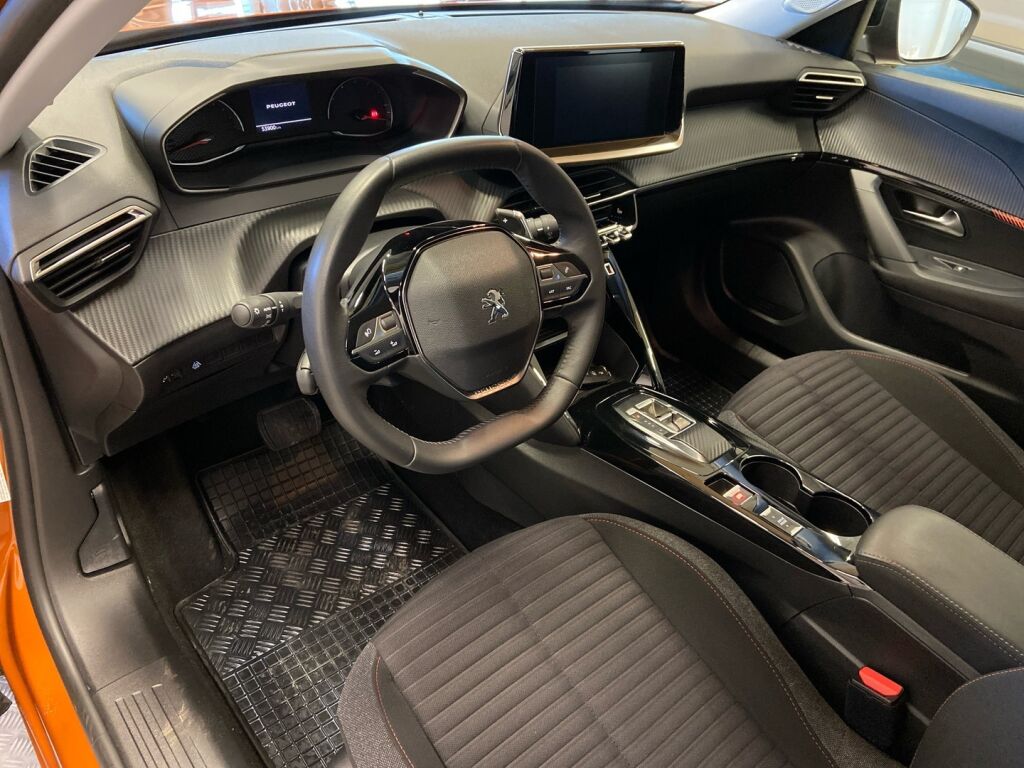 Peugeot 2008 2022 Oranssi