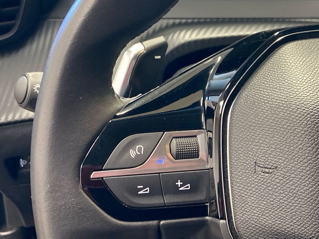 Peugeot 2008 2022 Oranssi