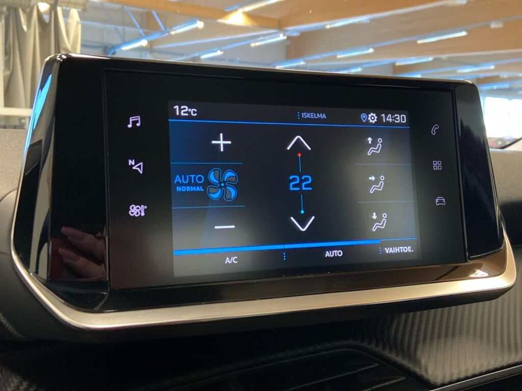 Peugeot 2008 2022 Oranssi