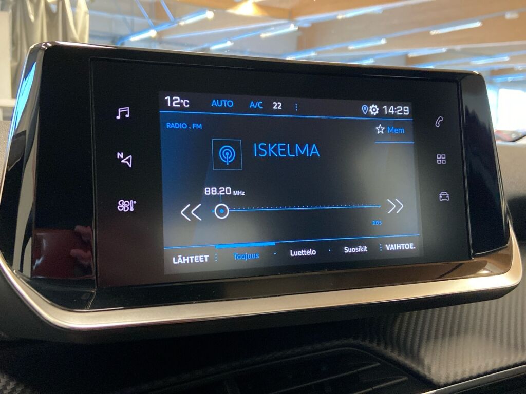 Peugeot 2008 2022 Oranssi