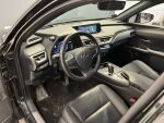 Lexus UX 2022 Musta