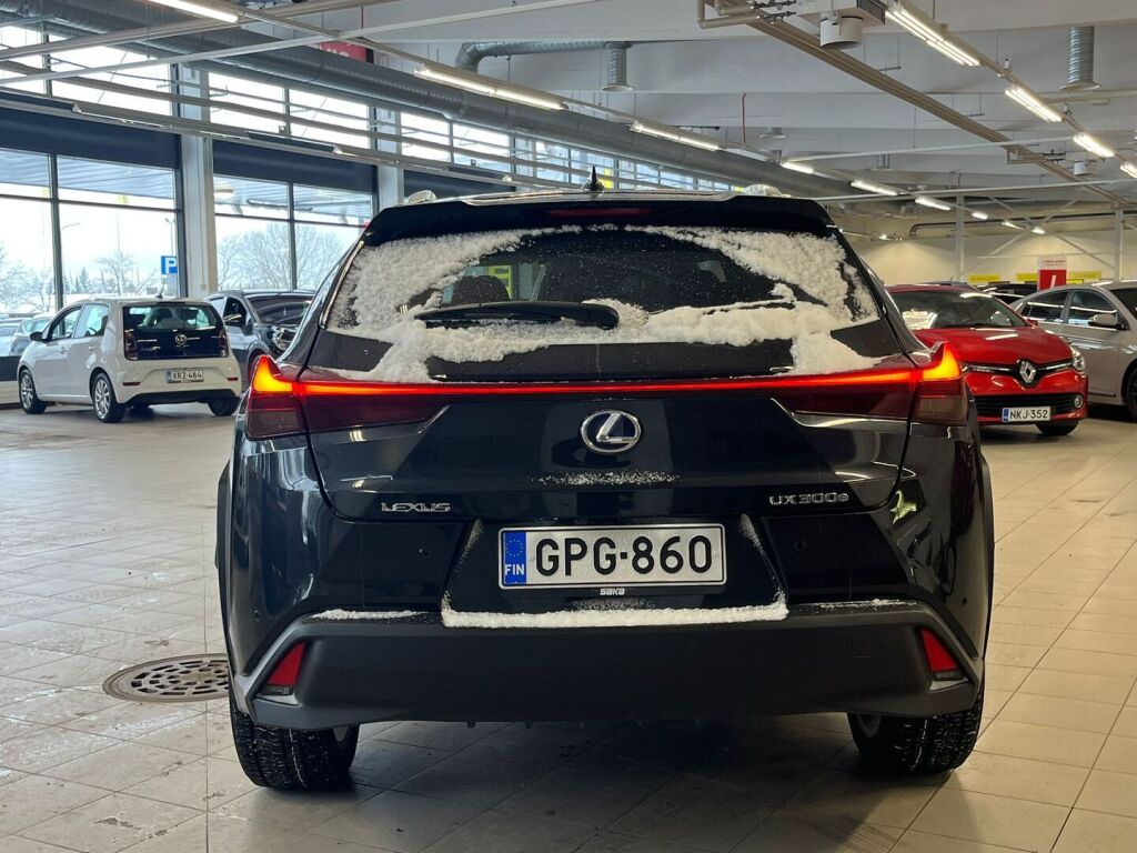 Lexus UX 2022 Musta