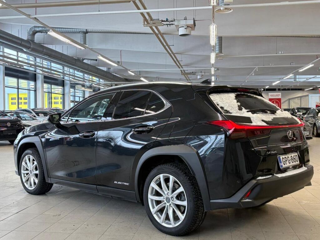 Lexus UX 2022 Musta