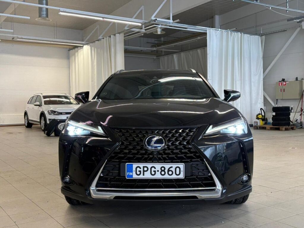 Lexus UX 2022 Musta