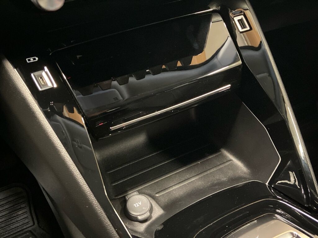 Peugeot e-2008 2022 Harmaa