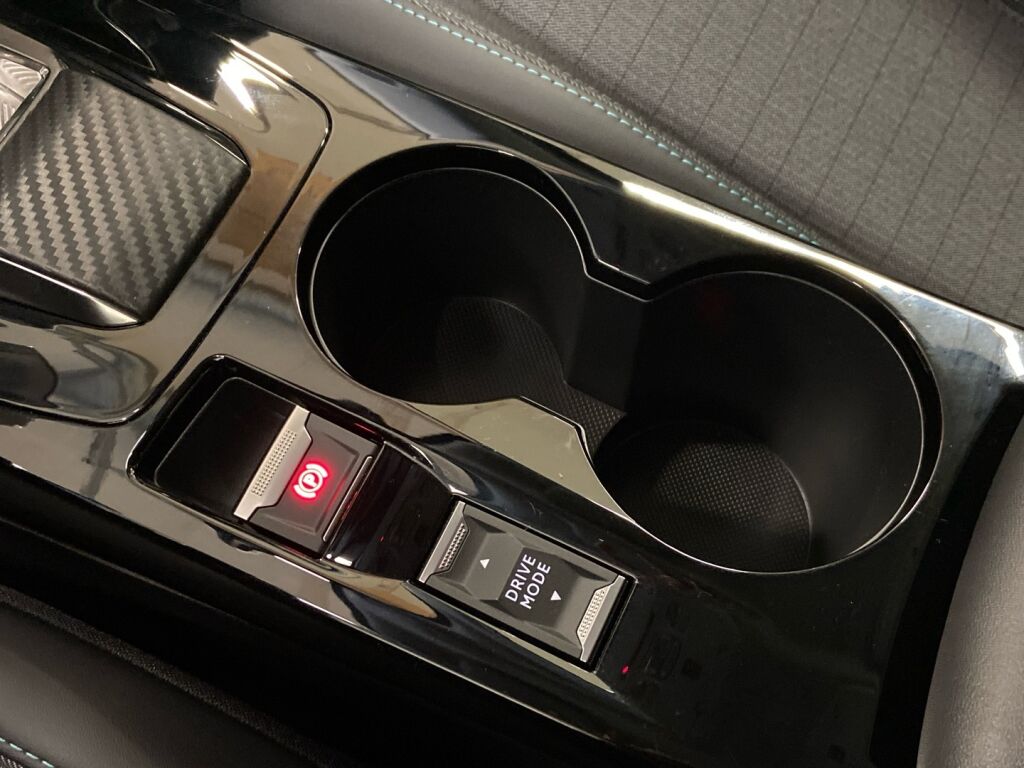 Peugeot e-2008 2022 Harmaa