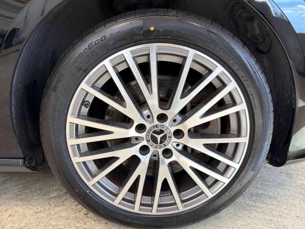 Mercedes-Benz CLA 2023 Musta