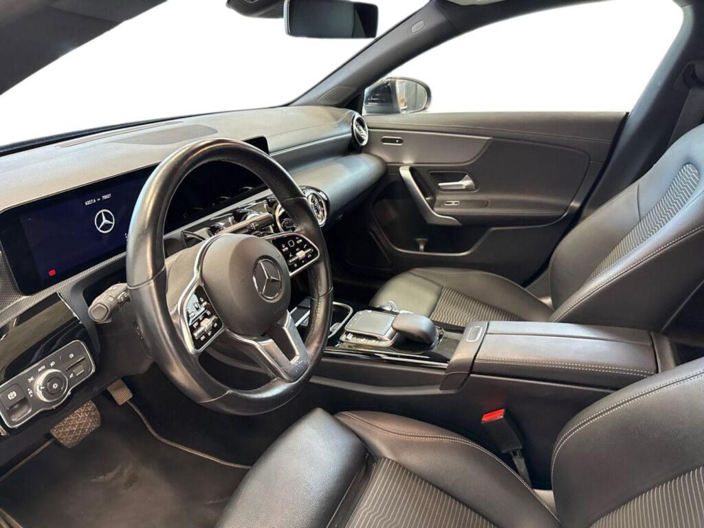 Mercedes-Benz CLA 2023 Musta