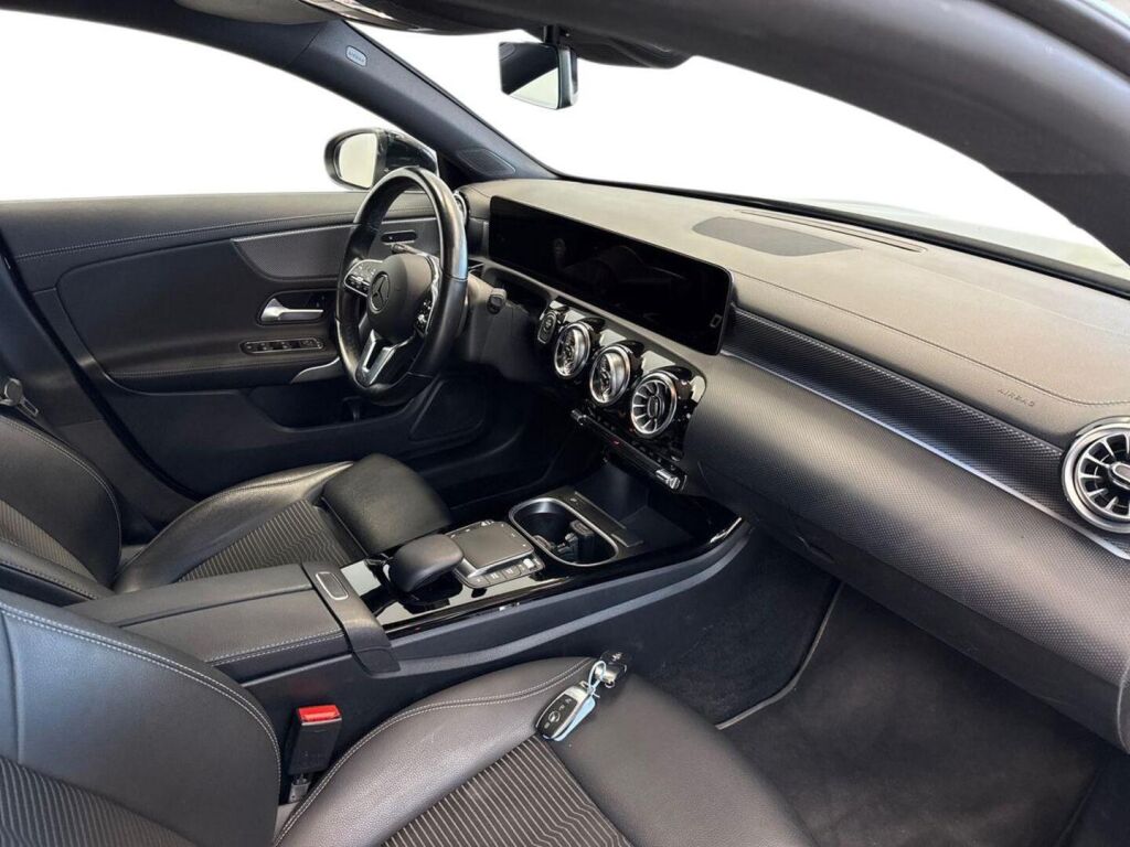 Mercedes-Benz CLA 2023 Musta