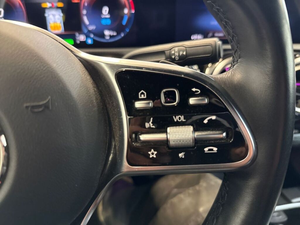 Mercedes-Benz CLA 2023 Musta