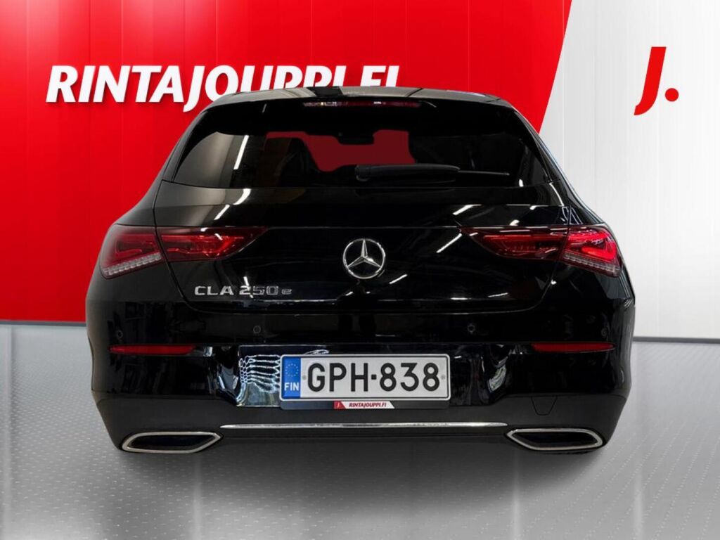 Mercedes-Benz CLA 2023 Musta