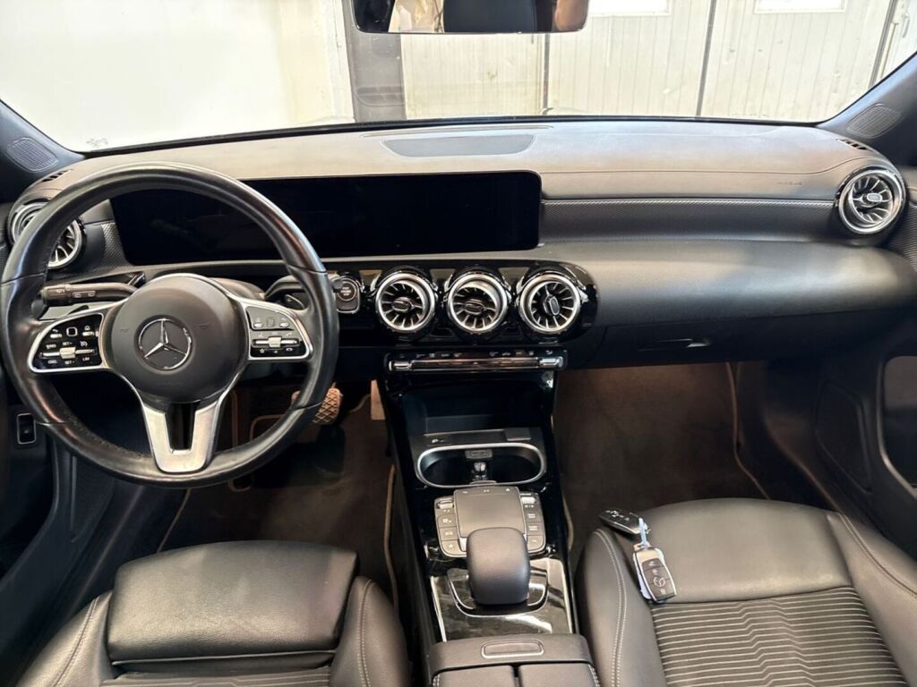 Mercedes-Benz CLA 2023 Musta