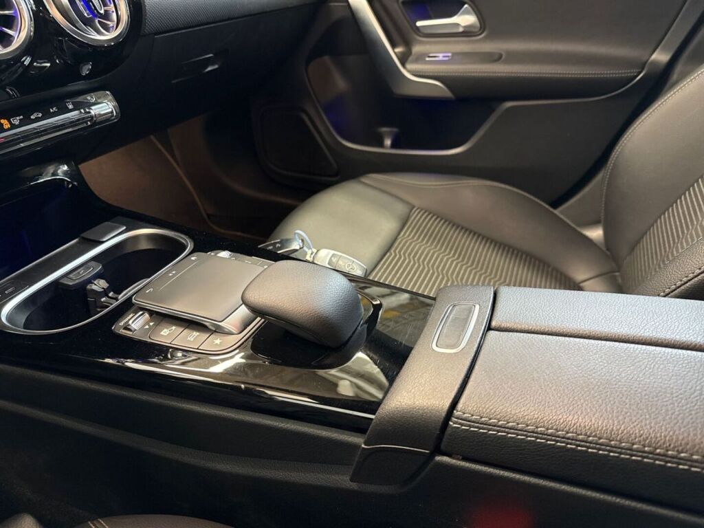 Mercedes-Benz CLA 2023 Musta