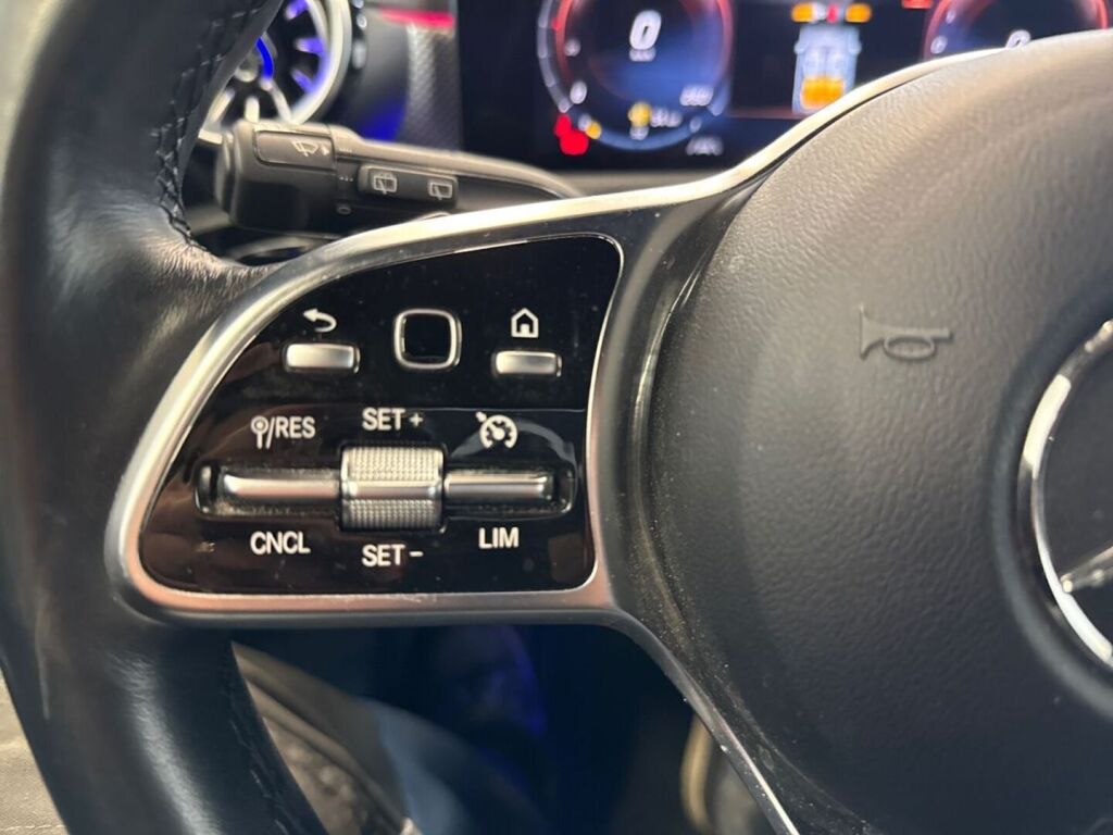 Mercedes-Benz CLA 2023 Musta
