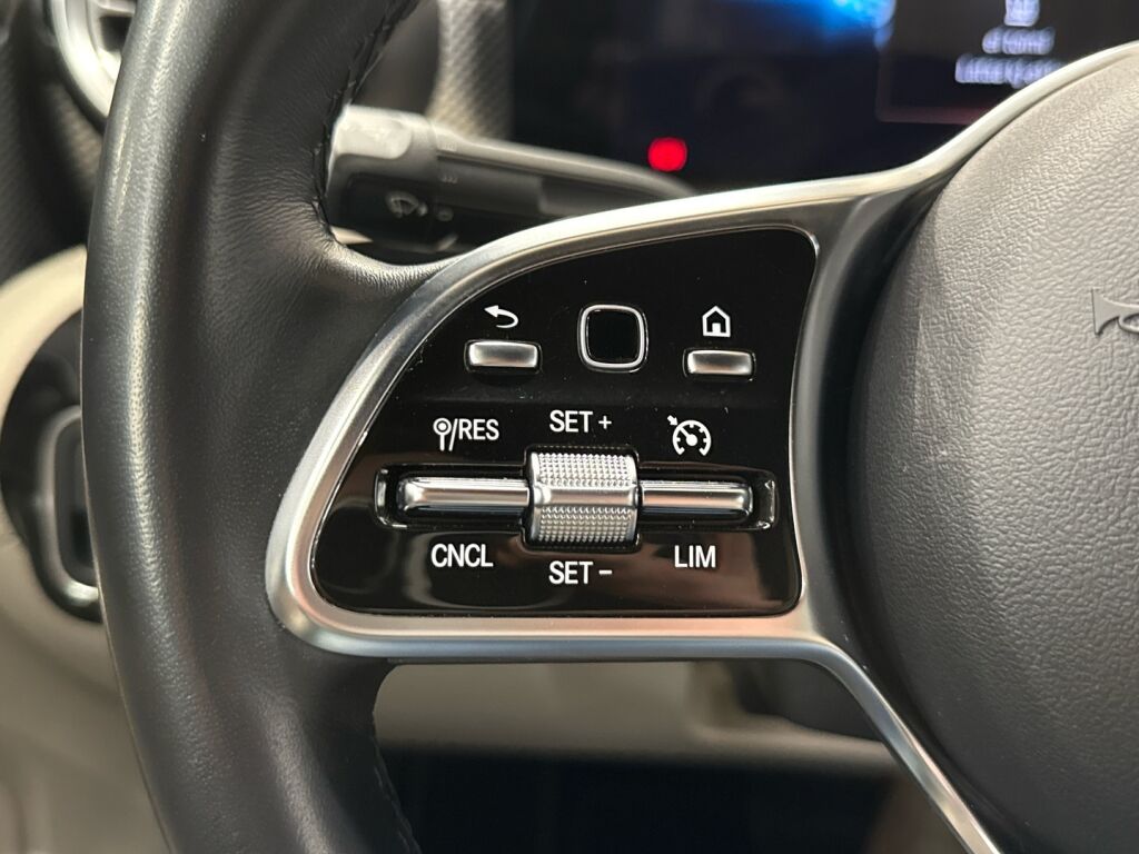 Mercedes-Benz CLA 2023 Musta