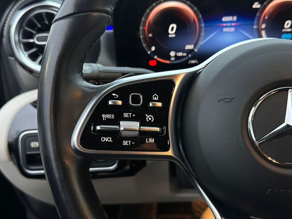 Mercedes-Benz CLA 2023 Musta