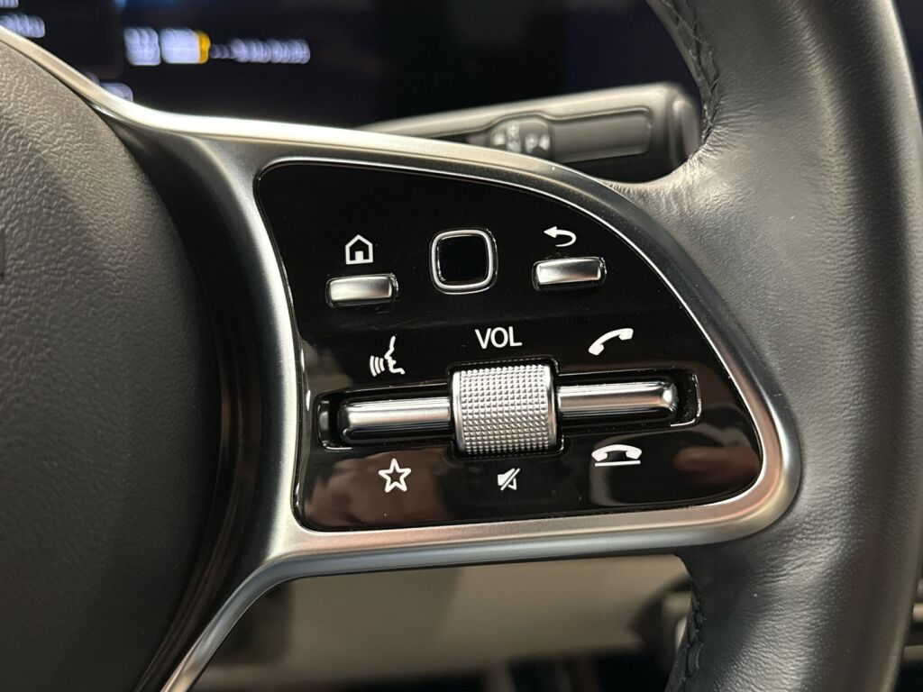 Mercedes-Benz CLA 2023 Musta