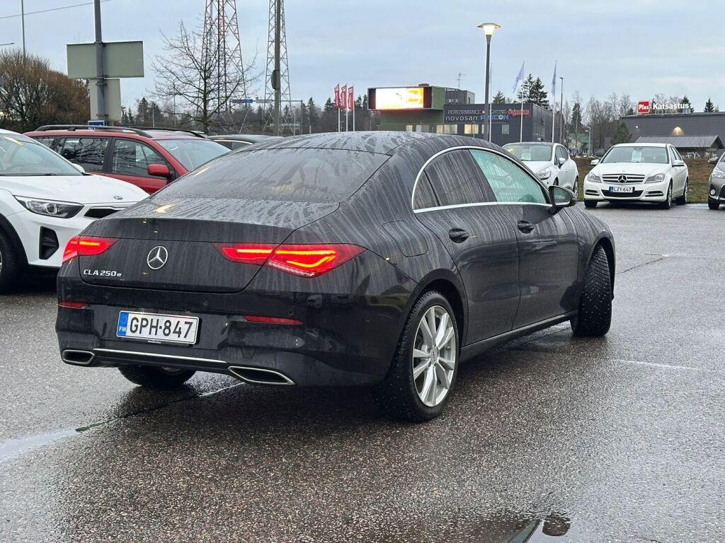 Mercedes-Benz CLA 2023 Musta