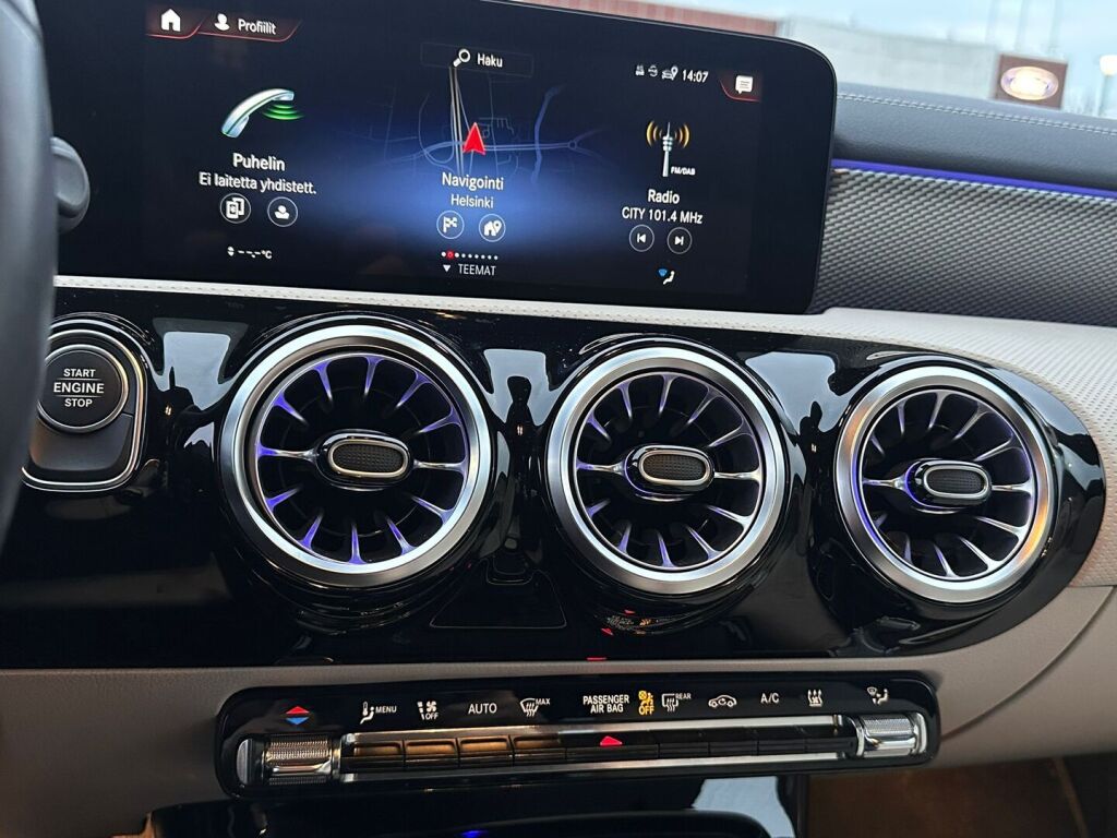 Mercedes-Benz CLA 2023 Musta