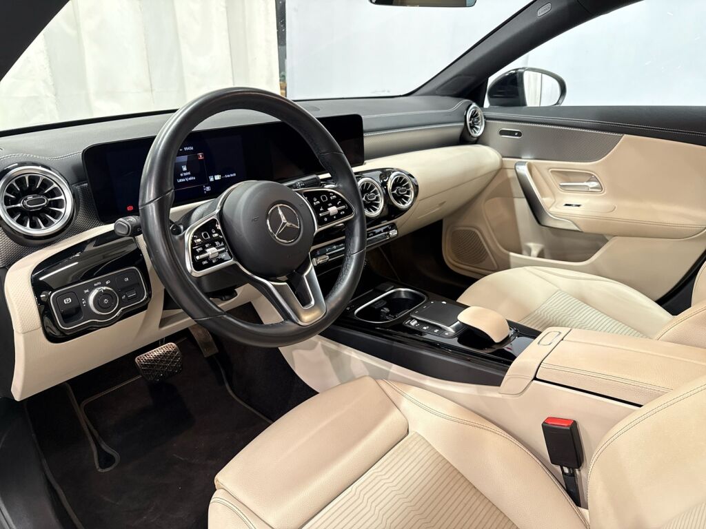 Mercedes-Benz CLA 2023 Musta