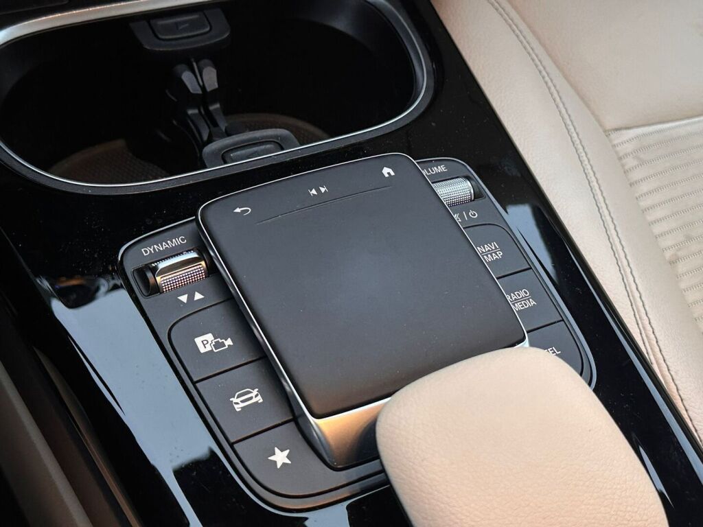 Mercedes-Benz CLA 2023 Musta