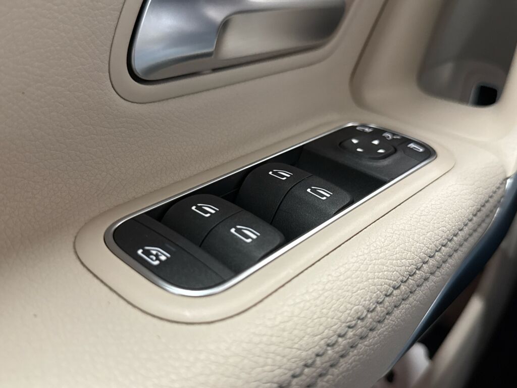 Mercedes-Benz CLA 2023 Musta