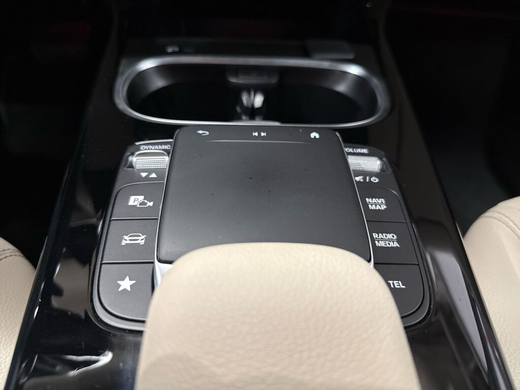 Mercedes-Benz CLA 2023 Musta