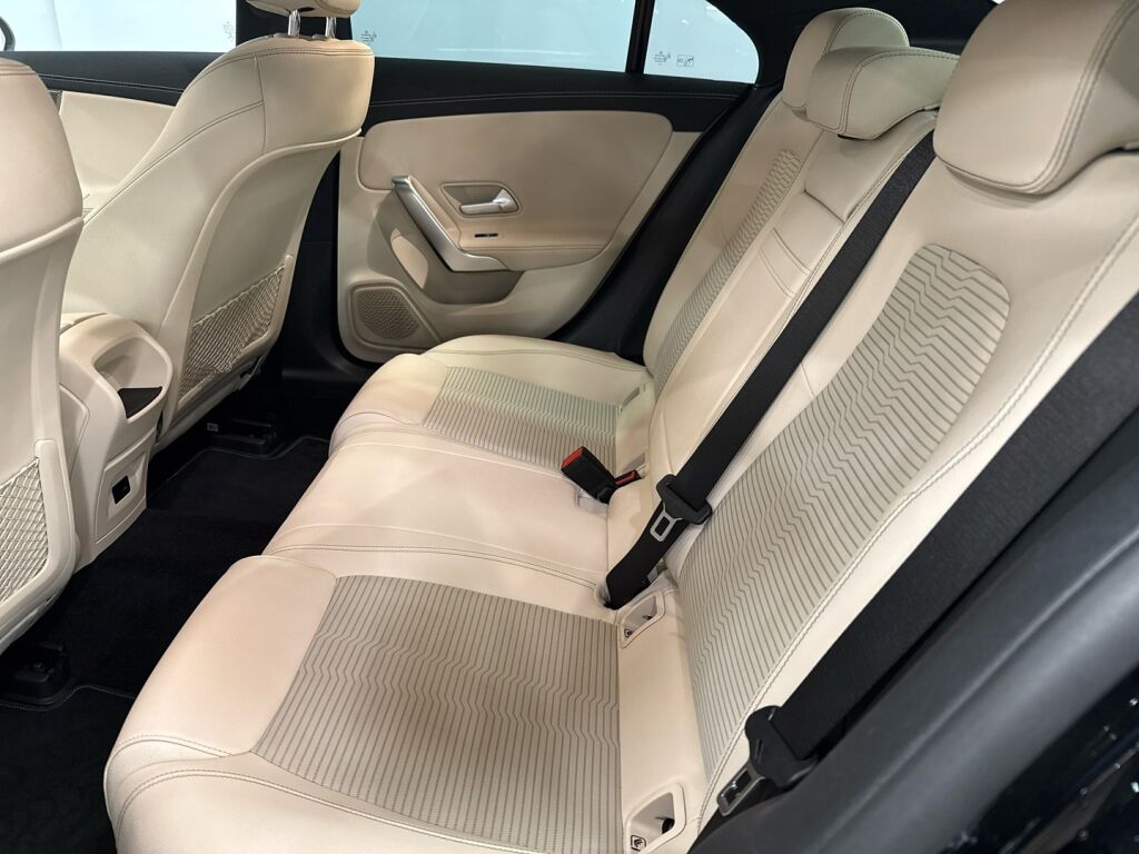 Mercedes-Benz CLA 2023 Musta