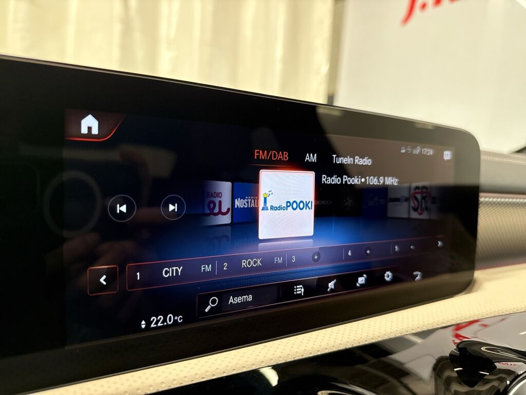 Mercedes-Benz CLA 2023 Musta