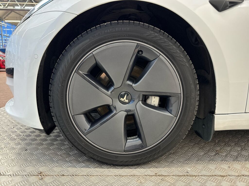 Tesla Model 3 2021 Valkoinen