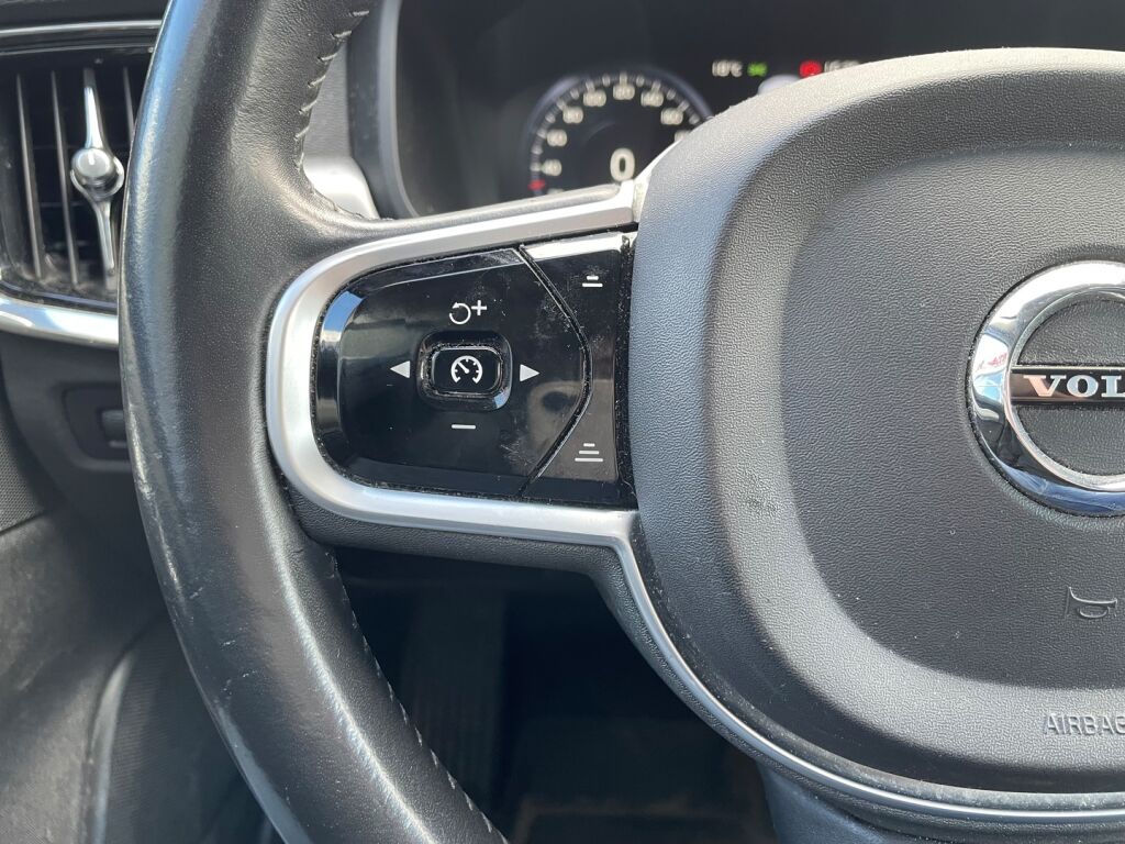 Volvo V90 2019 Musta