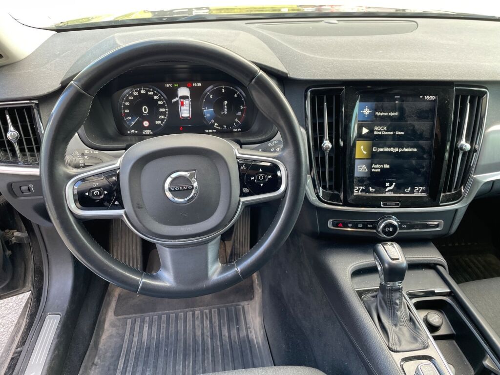 Volvo V90 2019 Musta