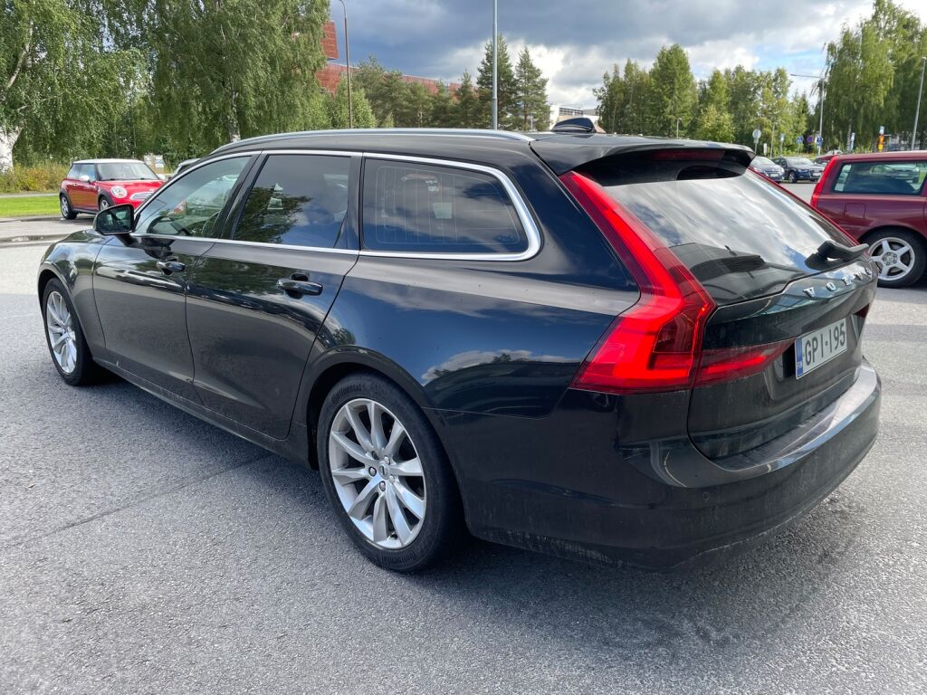 Volvo V90 2019 Musta