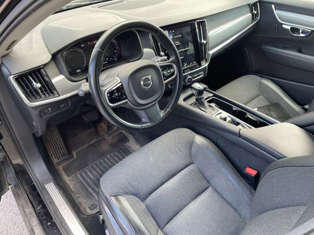 Volvo V90 2019 Musta