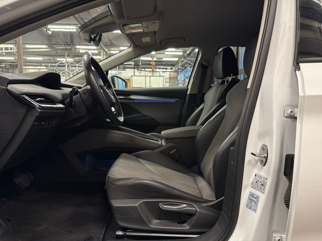 Skoda Enyaq 2022 Valkoinen