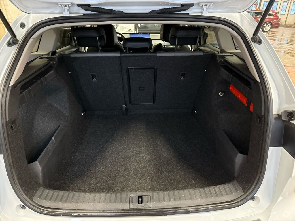 Skoda Enyaq 2022 Valkoinen