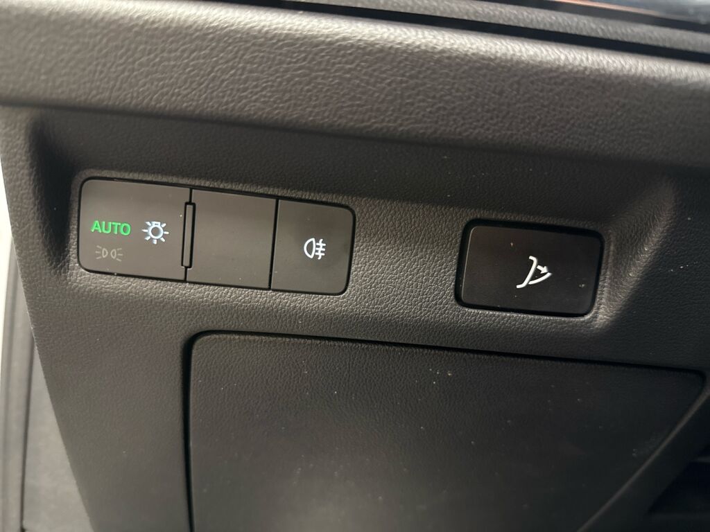 Skoda Enyaq 2022 Valkoinen