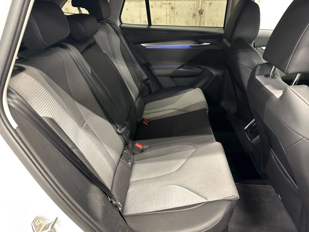 Skoda Enyaq 2022 Valkoinen