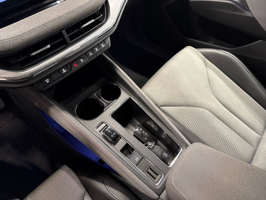 Skoda Enyaq 2022 Valkoinen