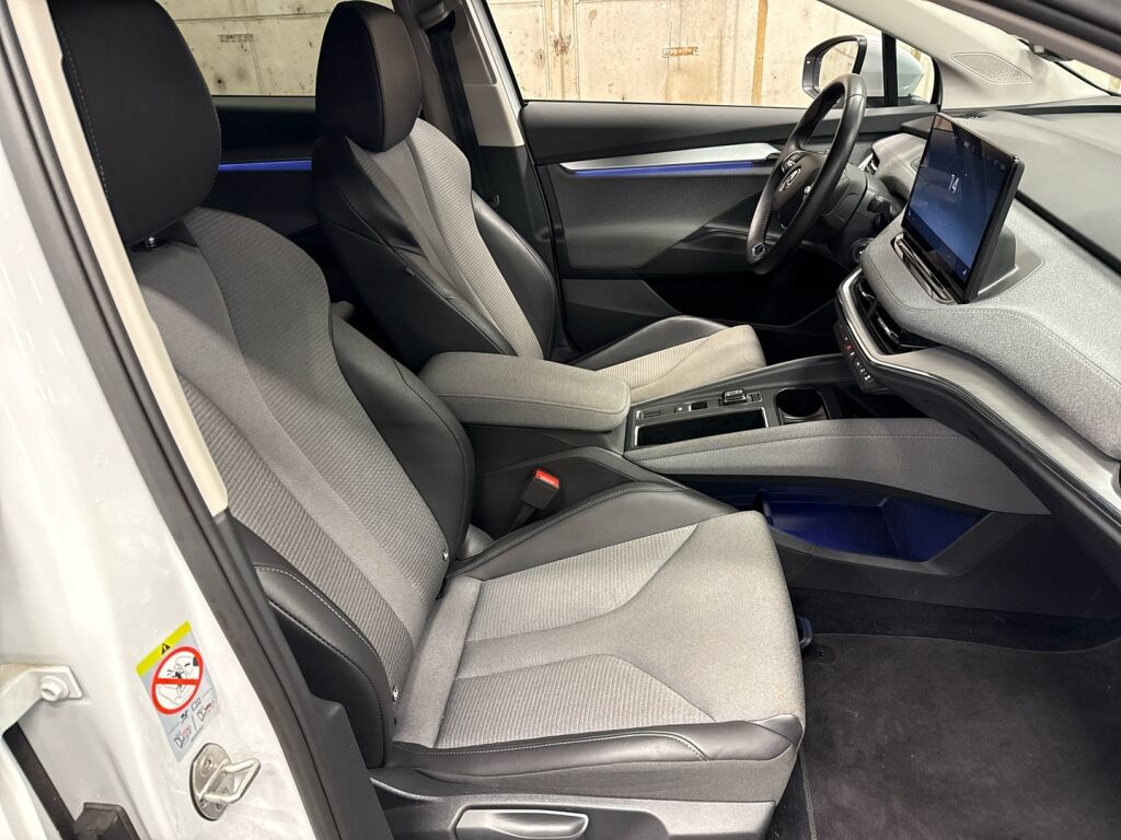 Skoda Enyaq 2022 Valkoinen