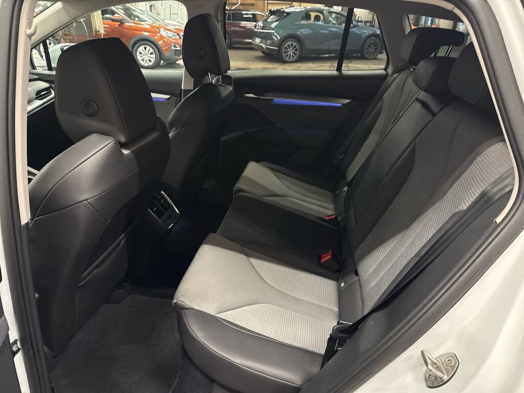 Skoda Enyaq 2022 Valkoinen