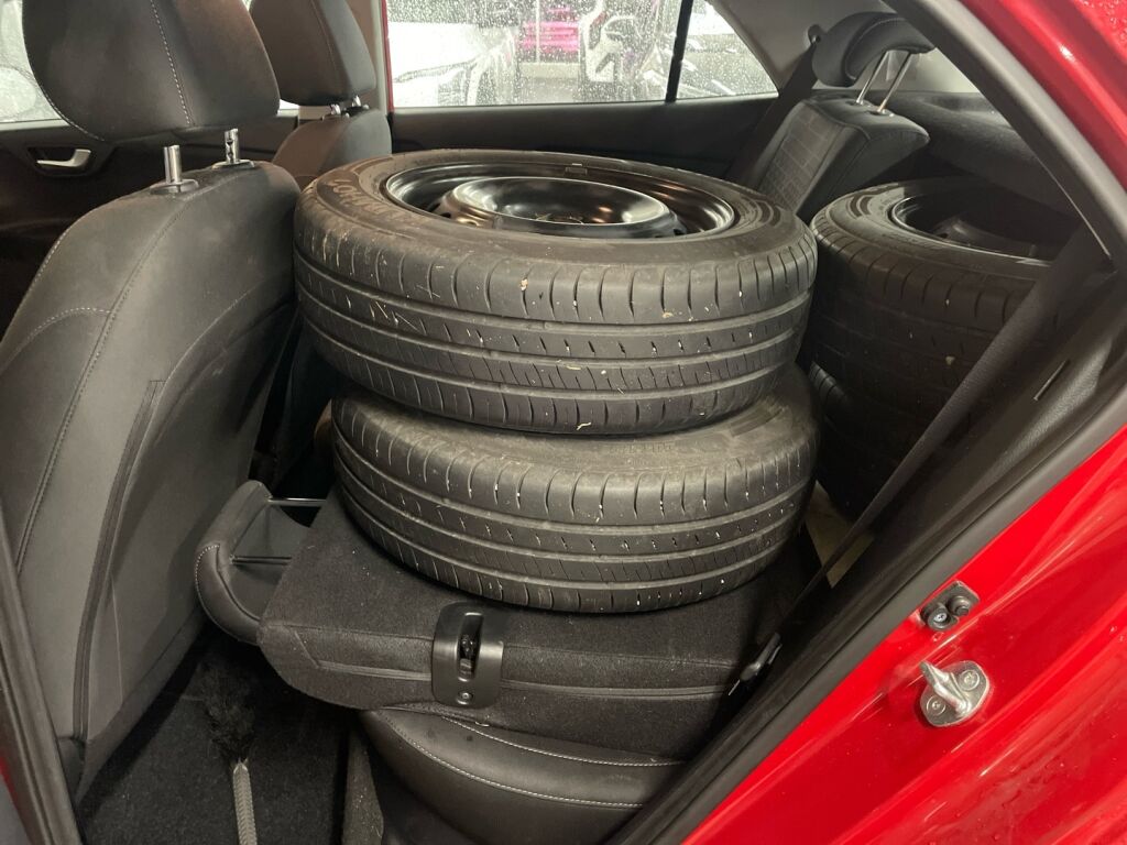 Kia Rio 2023 Punainen