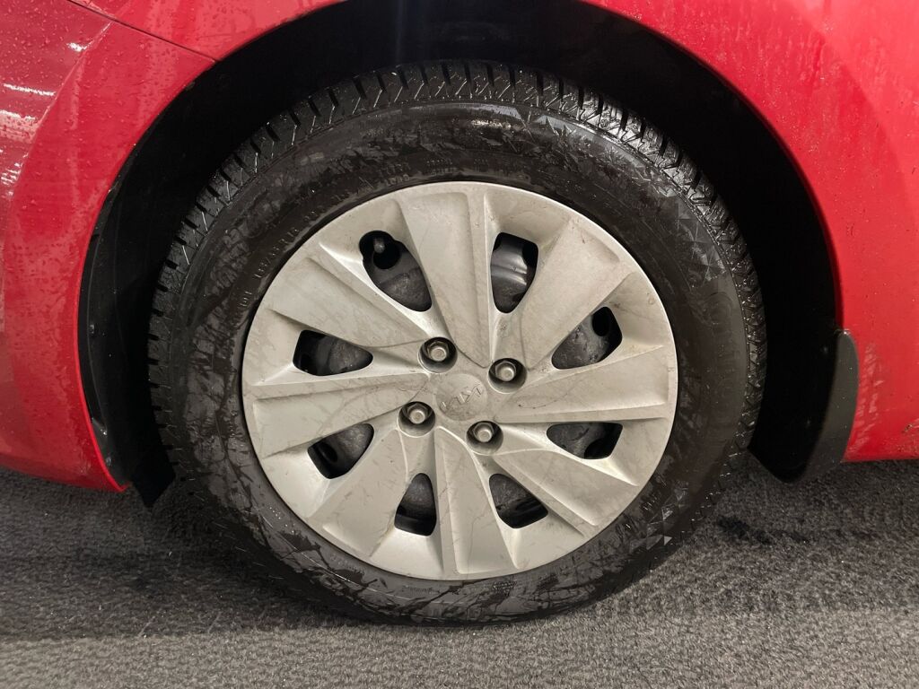 Kia Rio 2023 Punainen