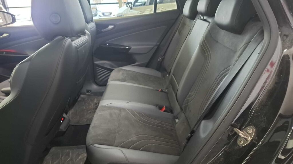 Volkswagen ID.5 2023 Musta