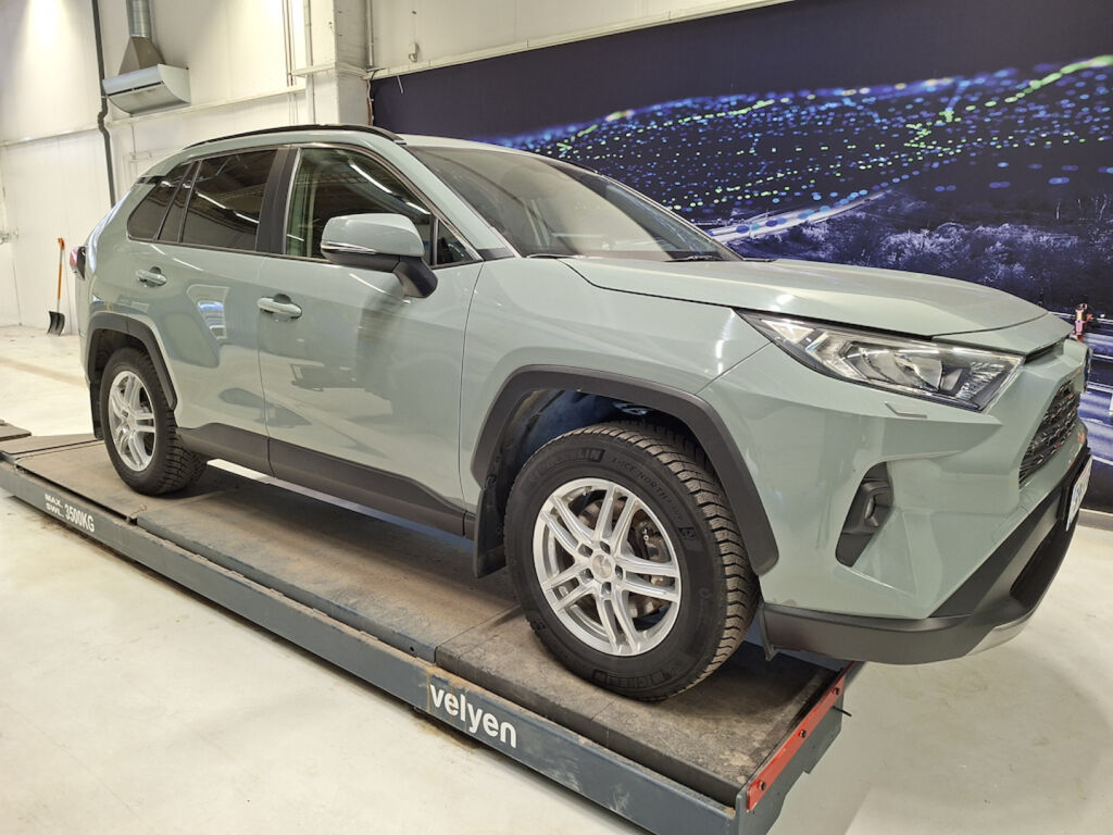 Toyota RAV4 2023 Musta