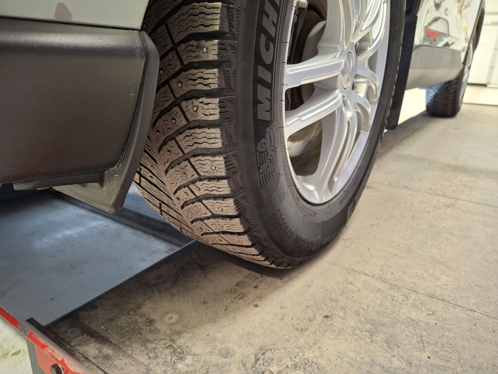 Toyota RAV4 2023 Musta