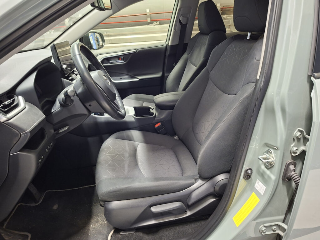 Toyota RAV4 2023 Musta