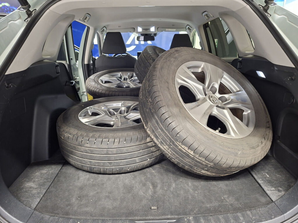 Toyota RAV4 2023 Musta